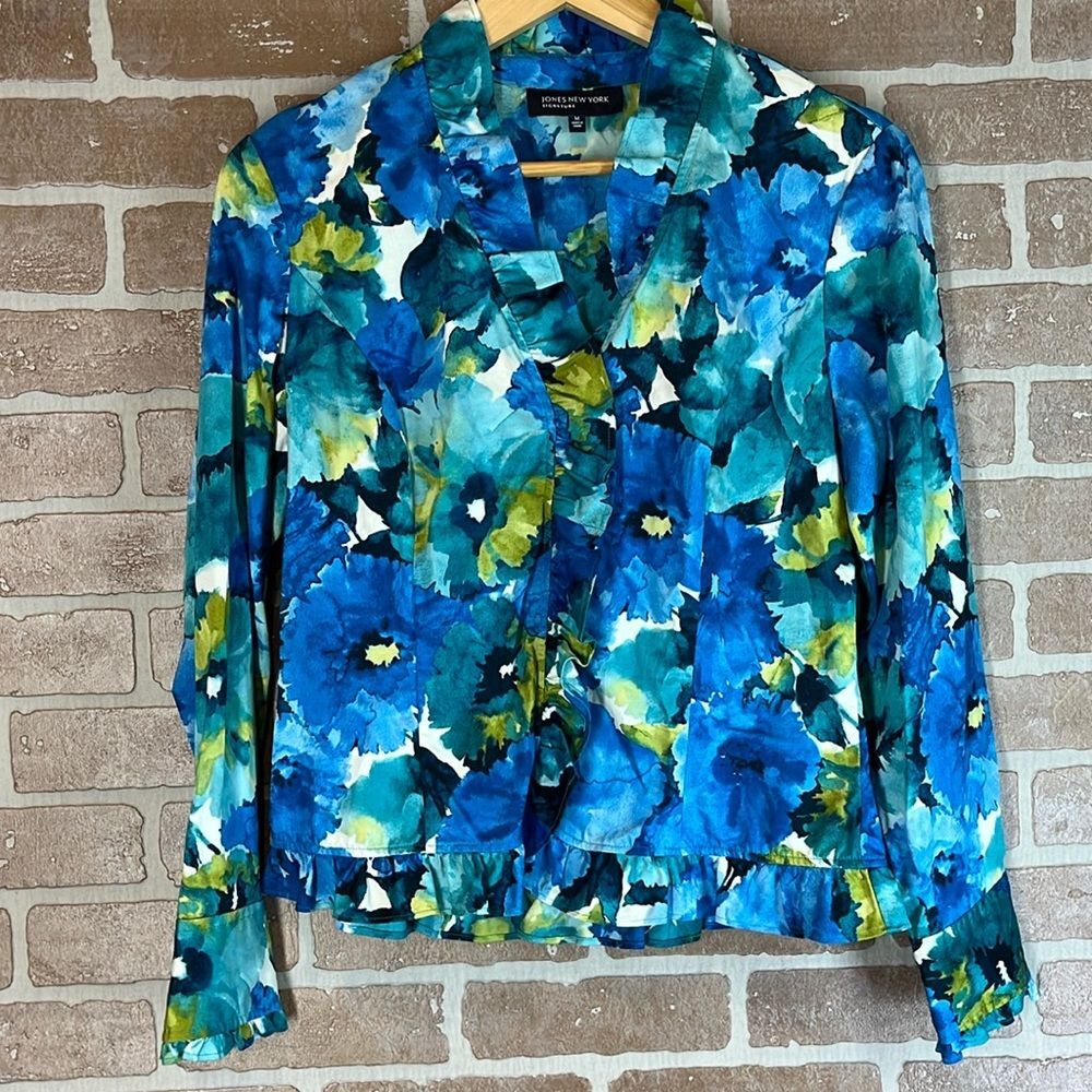 Jones New York Signature Floral Color Blue Blouse. Size Medium